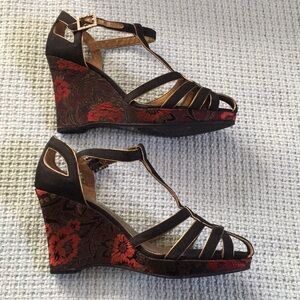 Womens New York Transit wedge with rhinestone buckle- gorgeous.
